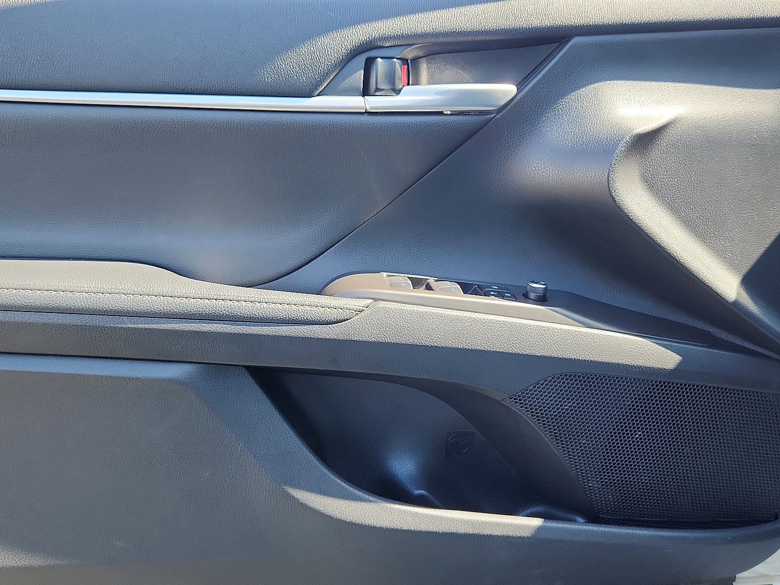 Used 2023 Toyota Camry XSE image 11