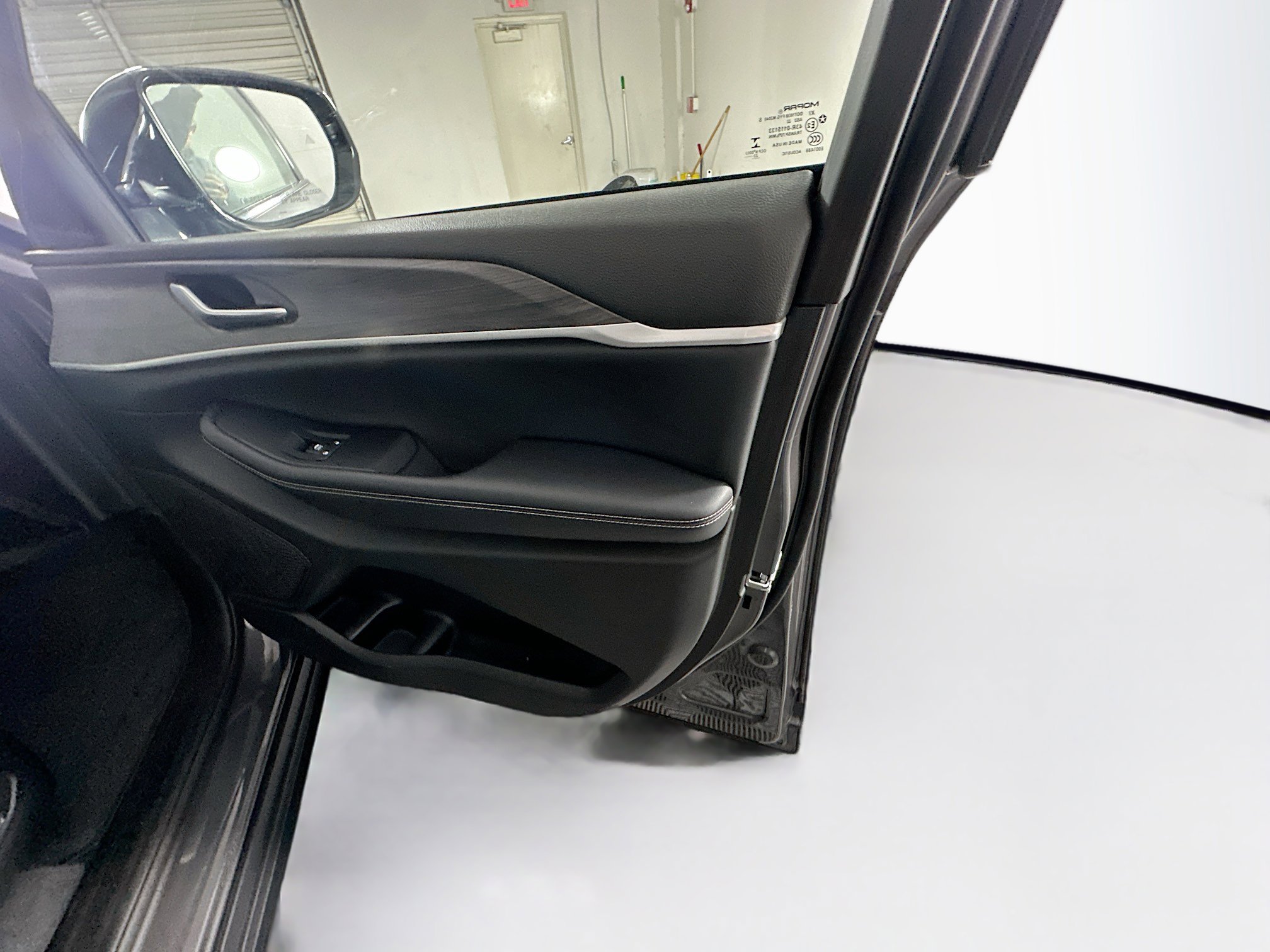 Used 2023 Jeep Grand Cherokee Limited image 32