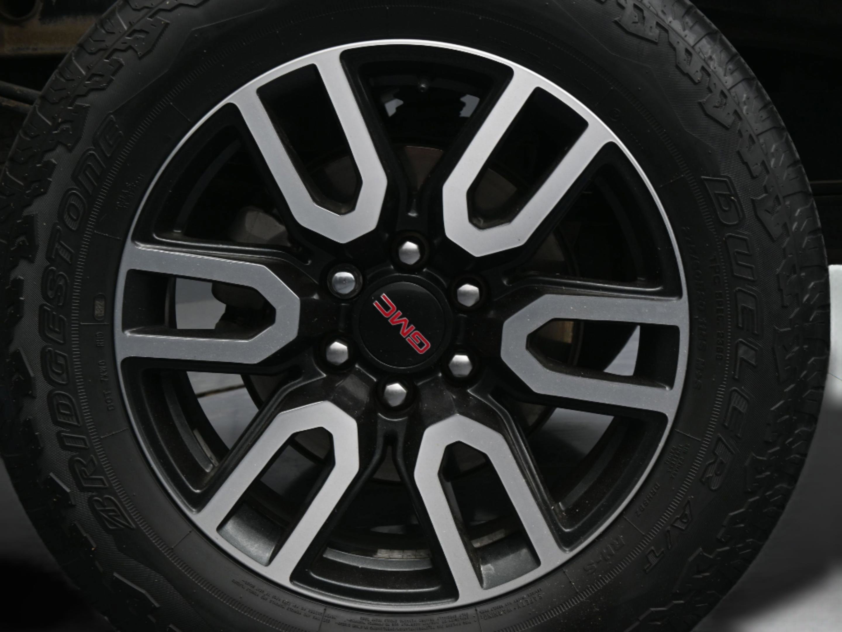 Used 2024 GMC Sierra 1500 AT4 w/ AT4 Preferred Package AWD/4WD image 11