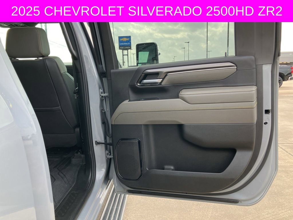 Used 2025 Chevrolet Silverado 2500 ZR2 w/ Technology Package image 15