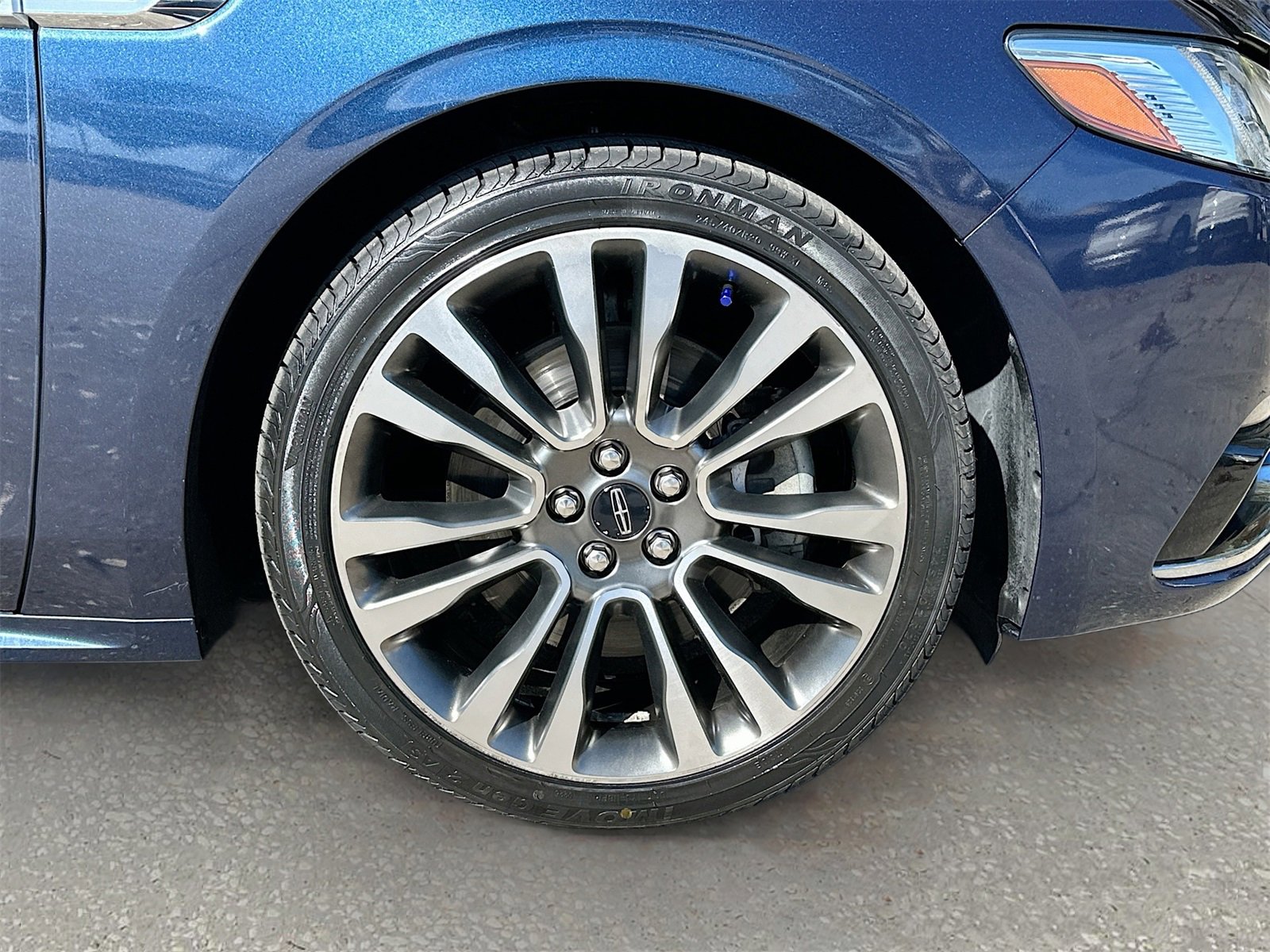 Used 2017 Lincoln Continental Reserve image 32