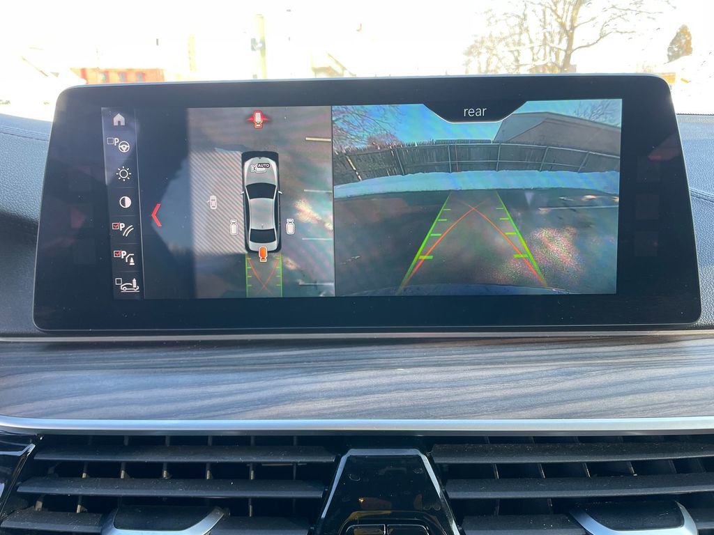 Used 2018 BMW M550i xDrive image 21