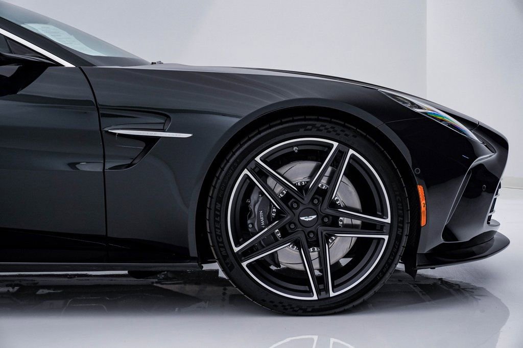 Used 2026 Aston Martin V8 Vantage Coupe image 7