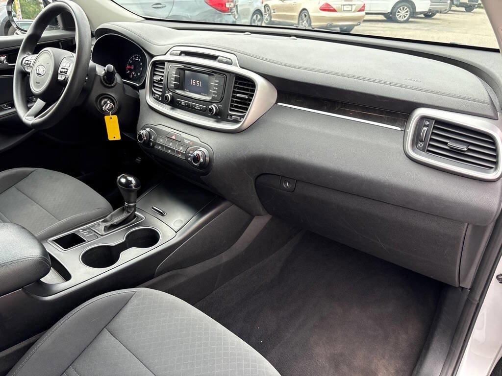 Used 2017 Kia Sorento AWD image 24