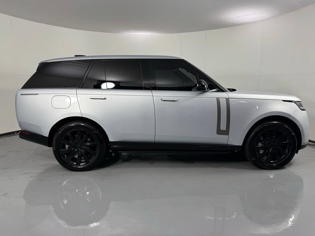 Used 2025 Land Rover Range Rover SE AWD/4WD image 5