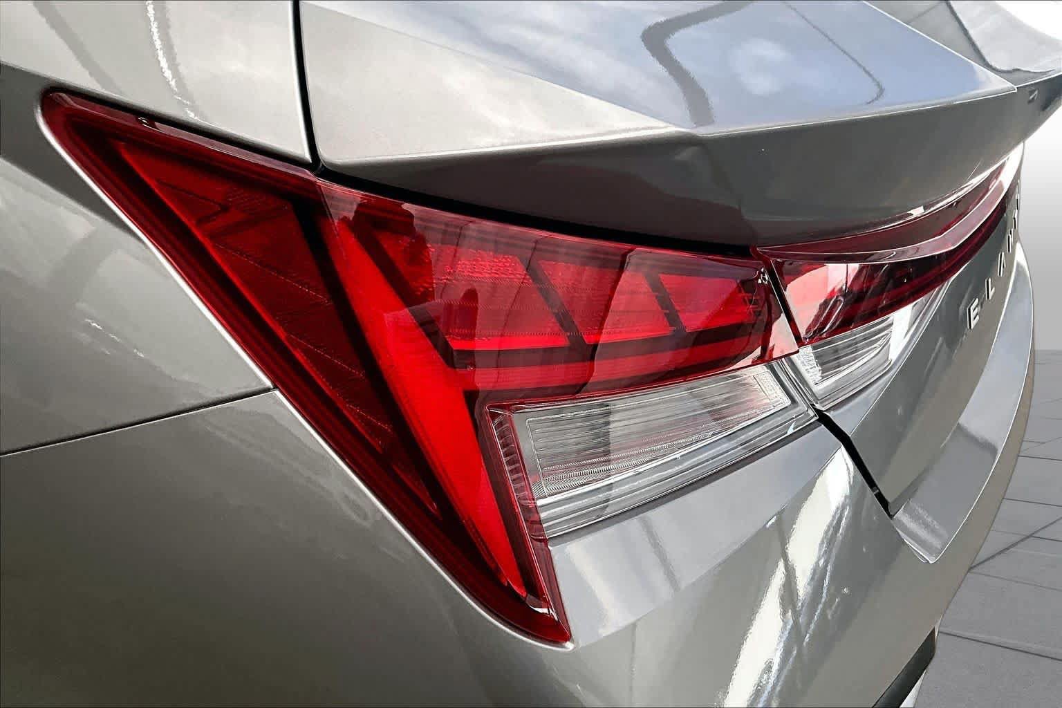 Used 2024 Hyundai Elantra SEL w/ Convenience Package FWD image 28