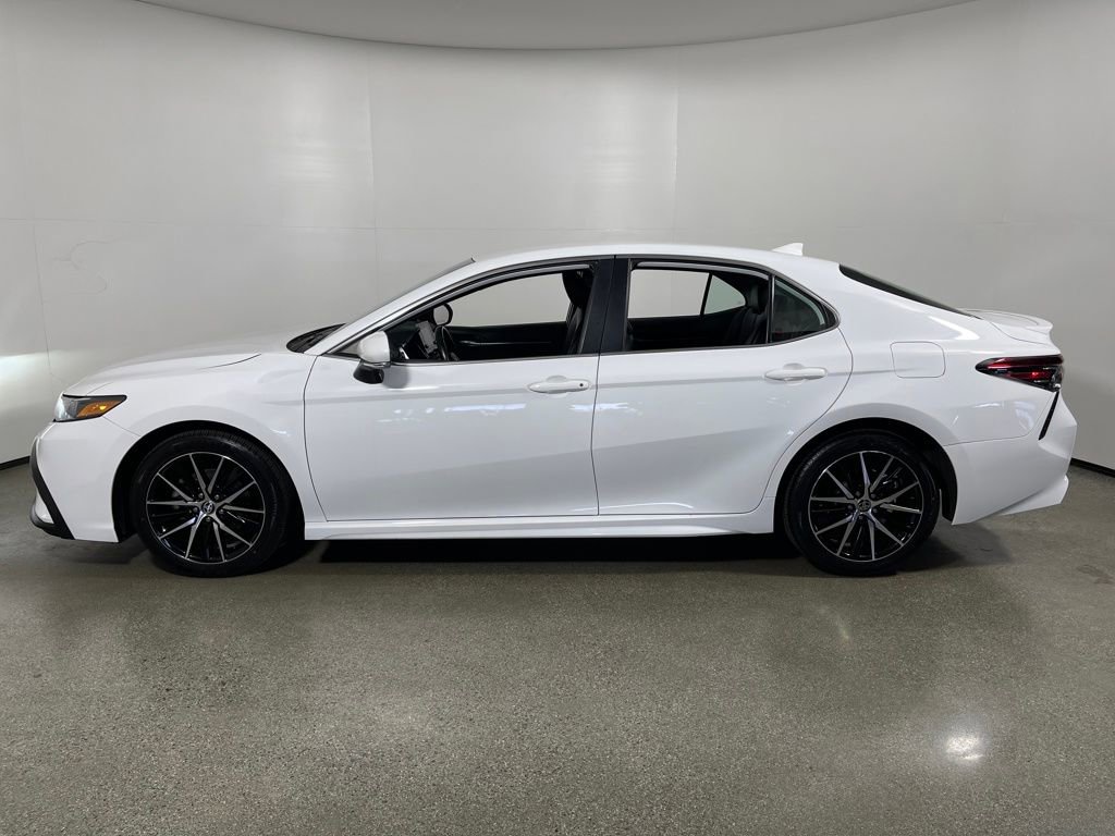 Certified 2023 Toyota Camry SE image 6