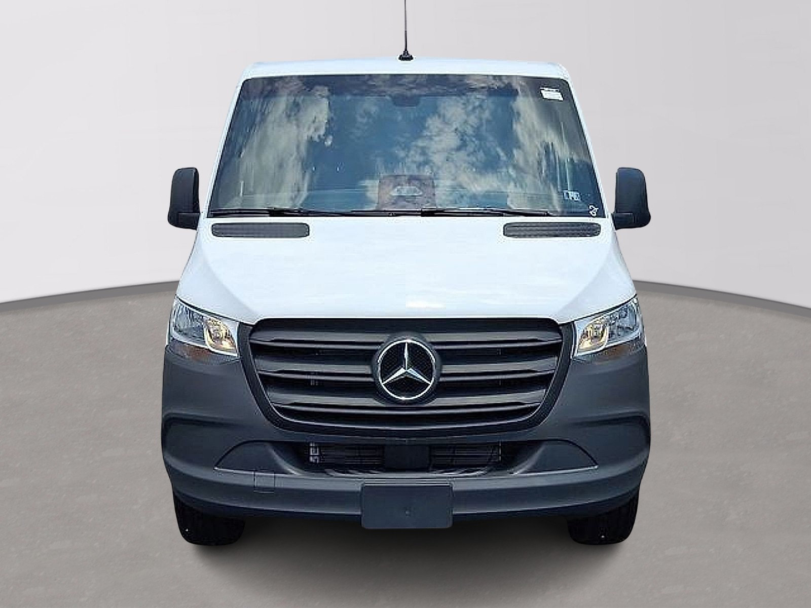 Used 2025 Mercedes-Benz Sprinter 2500 image 2