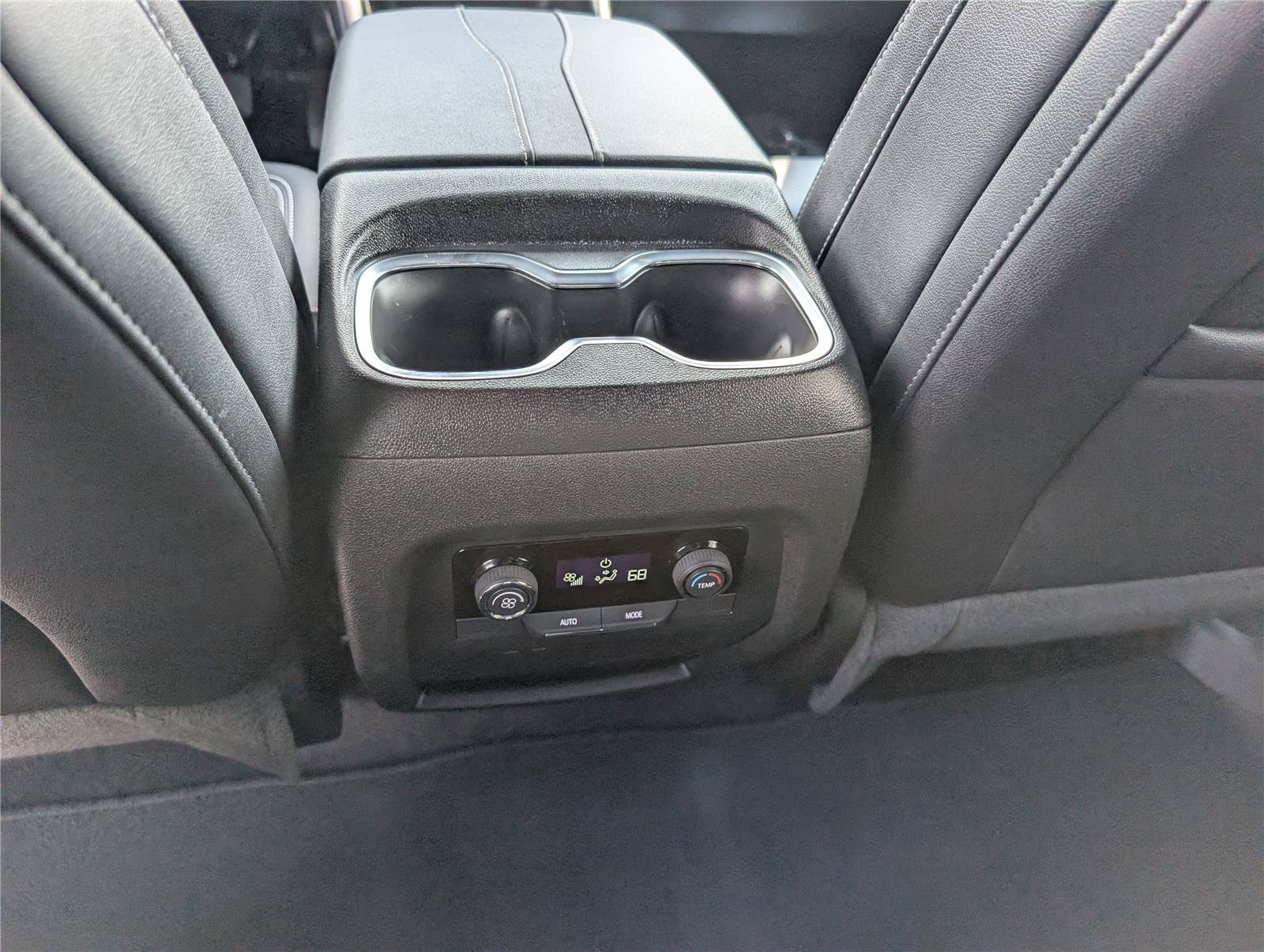 Used 2025 Chevrolet Traverse LT FWD image 20