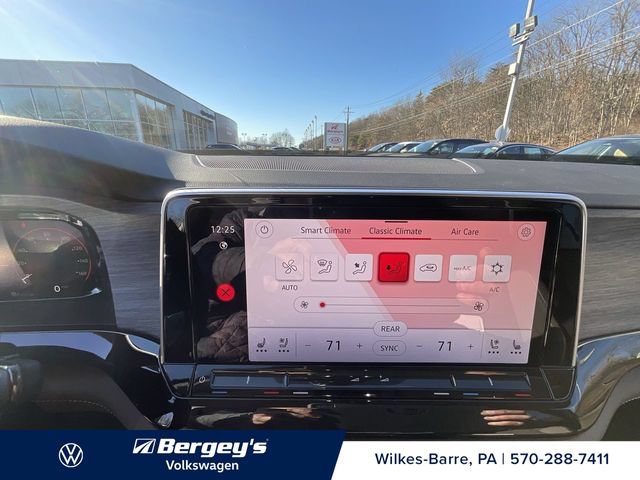 Used 2024 Volkswagen Atlas SEL AWD/4WD image 11