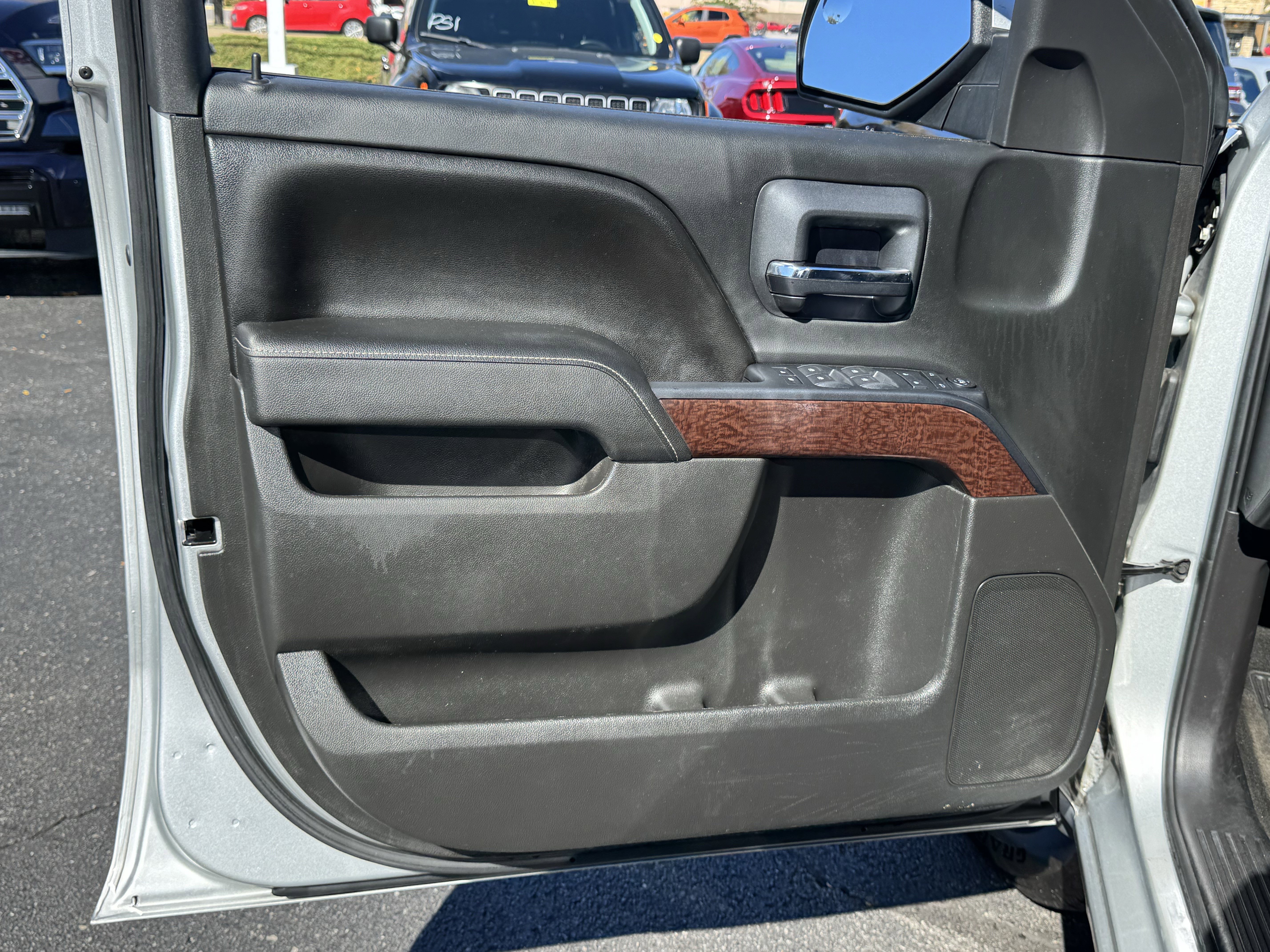 Used 2015 GMC Sierra 1500 SLE w/ SLE Value Package image 23