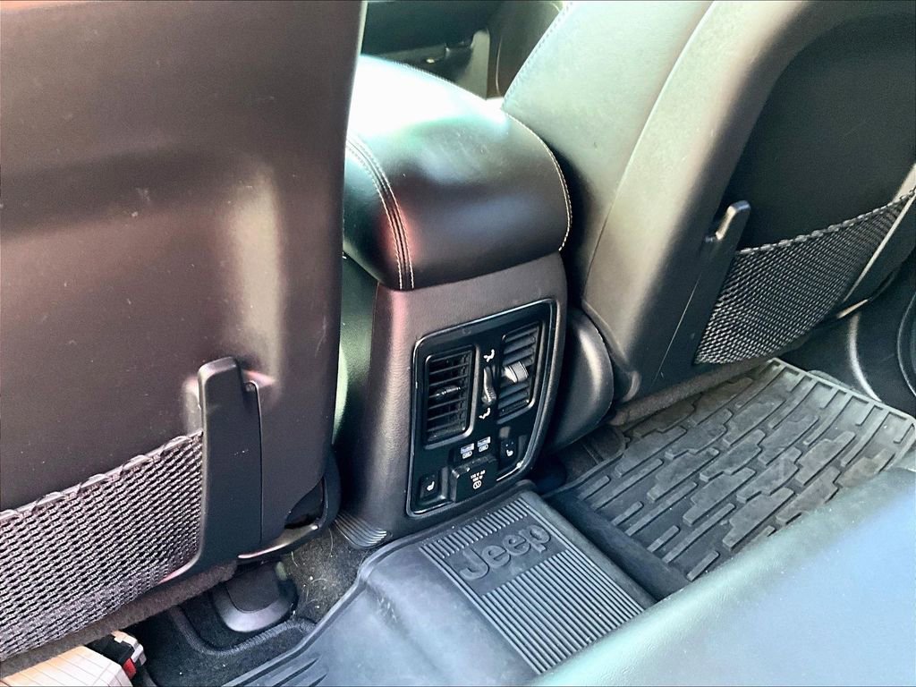 Used 2015 Jeep Grand Cherokee Limited image 29