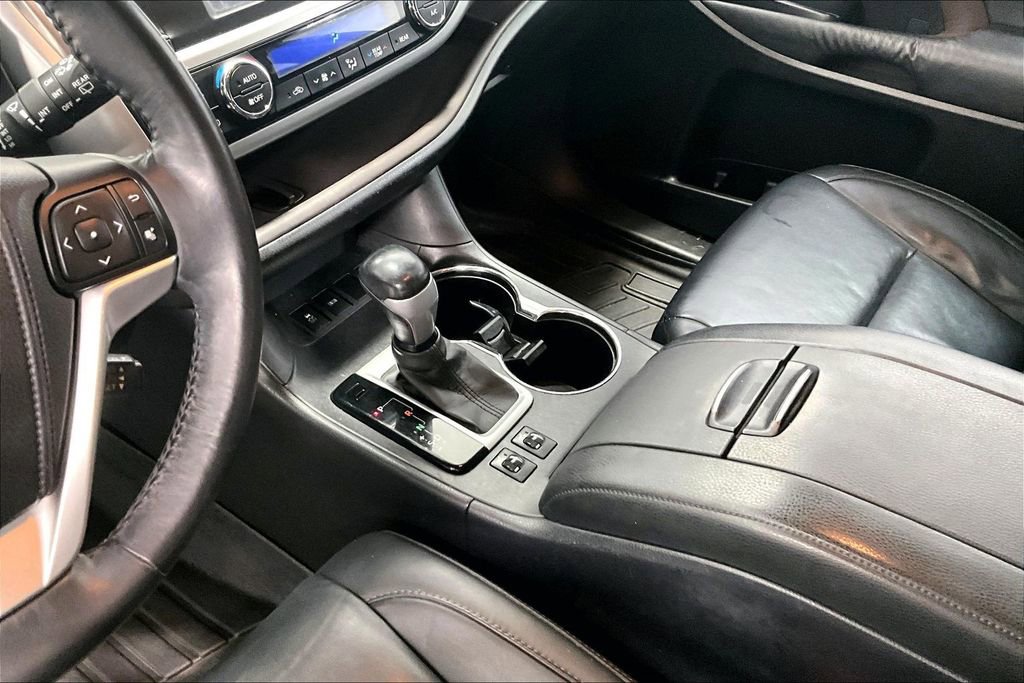 Used 2015 Toyota Highlander XLE image 17