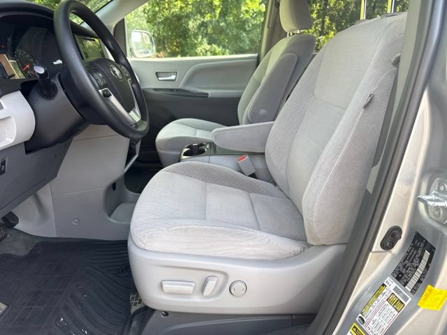 Used 2015 Toyota Sienna LE FWD image 13