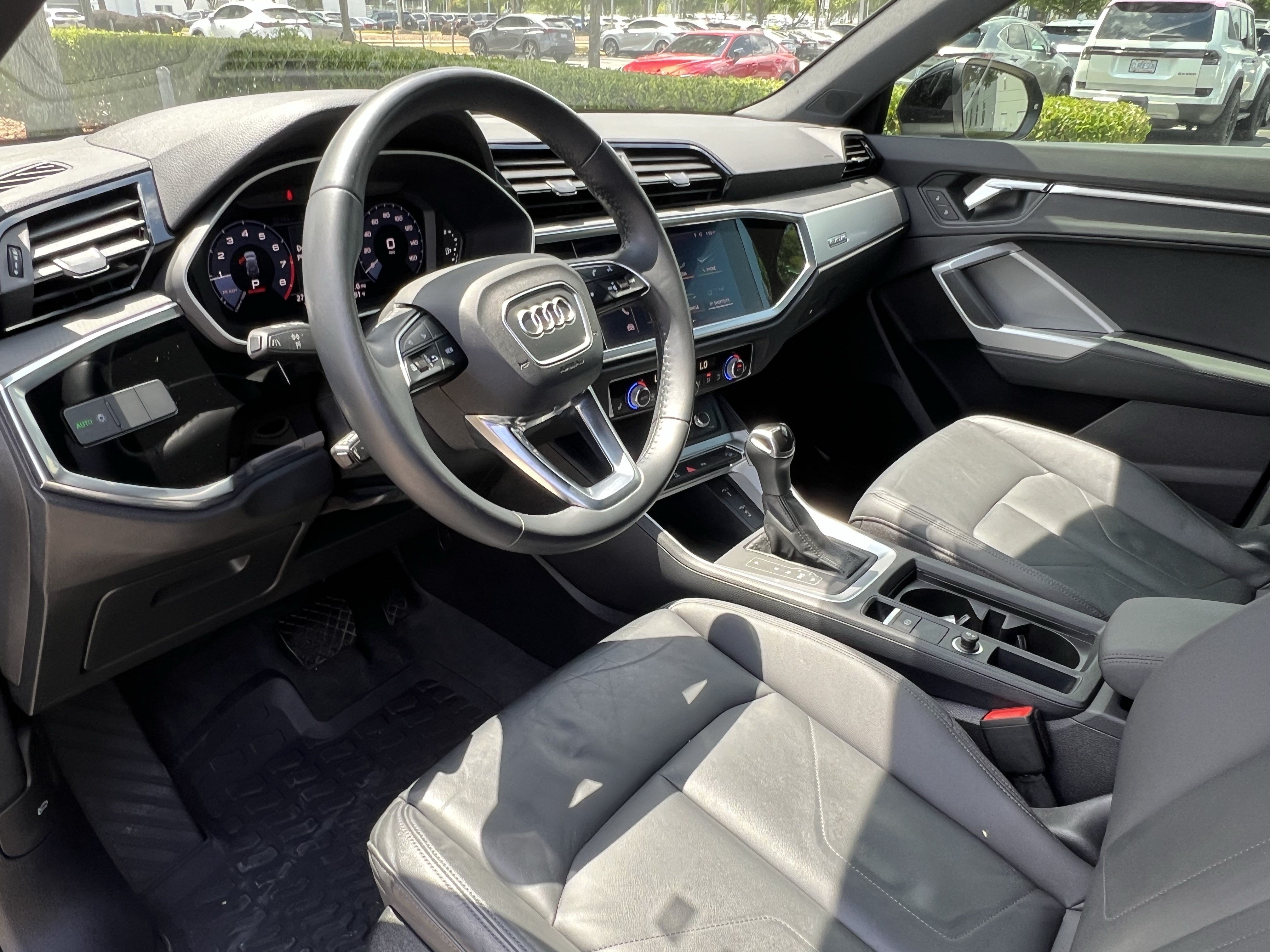 Used 2020 Audi Q3 2.0T Premium w/ Convenience Package AWD/4WD image 17