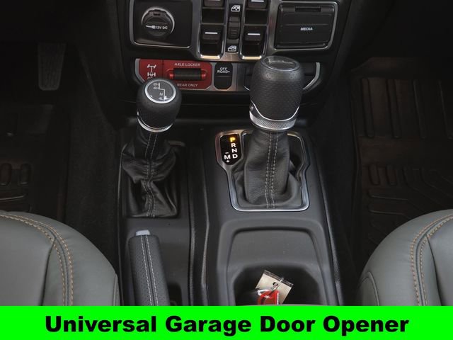 Used 2025 Jeep Gladiator Mojave w/ Convenience Group AWD/4WD image 17