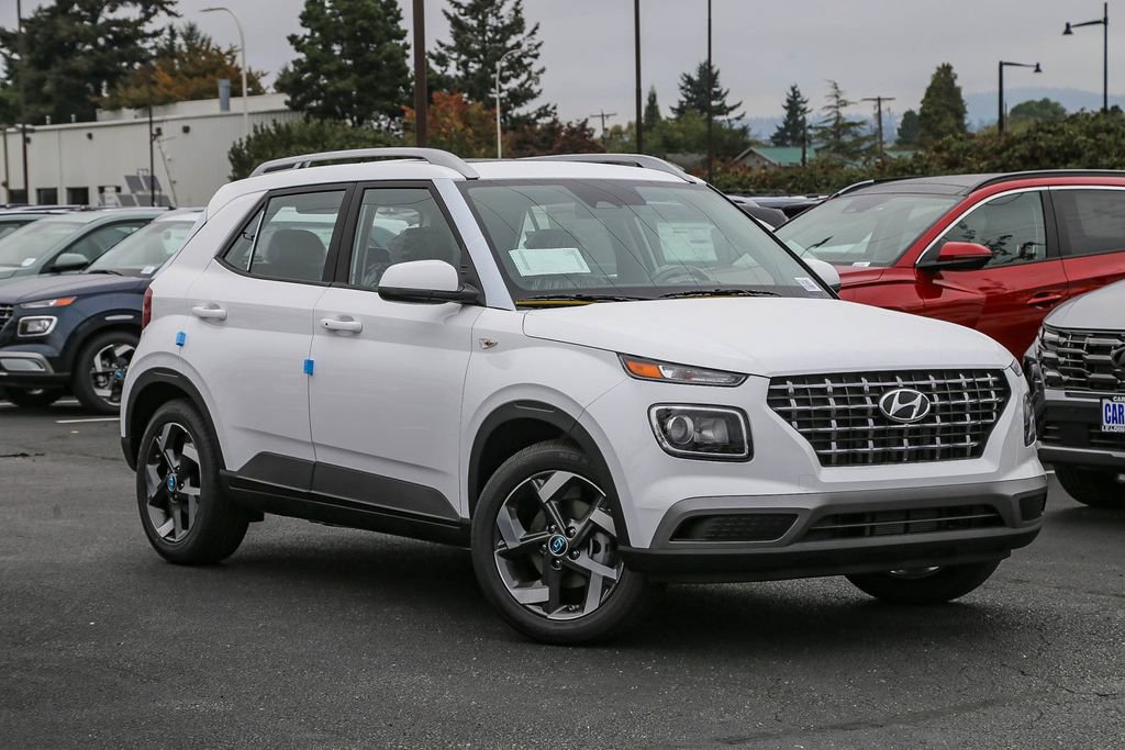 Used 2026 Hyundai Venue SEL FWD image 2