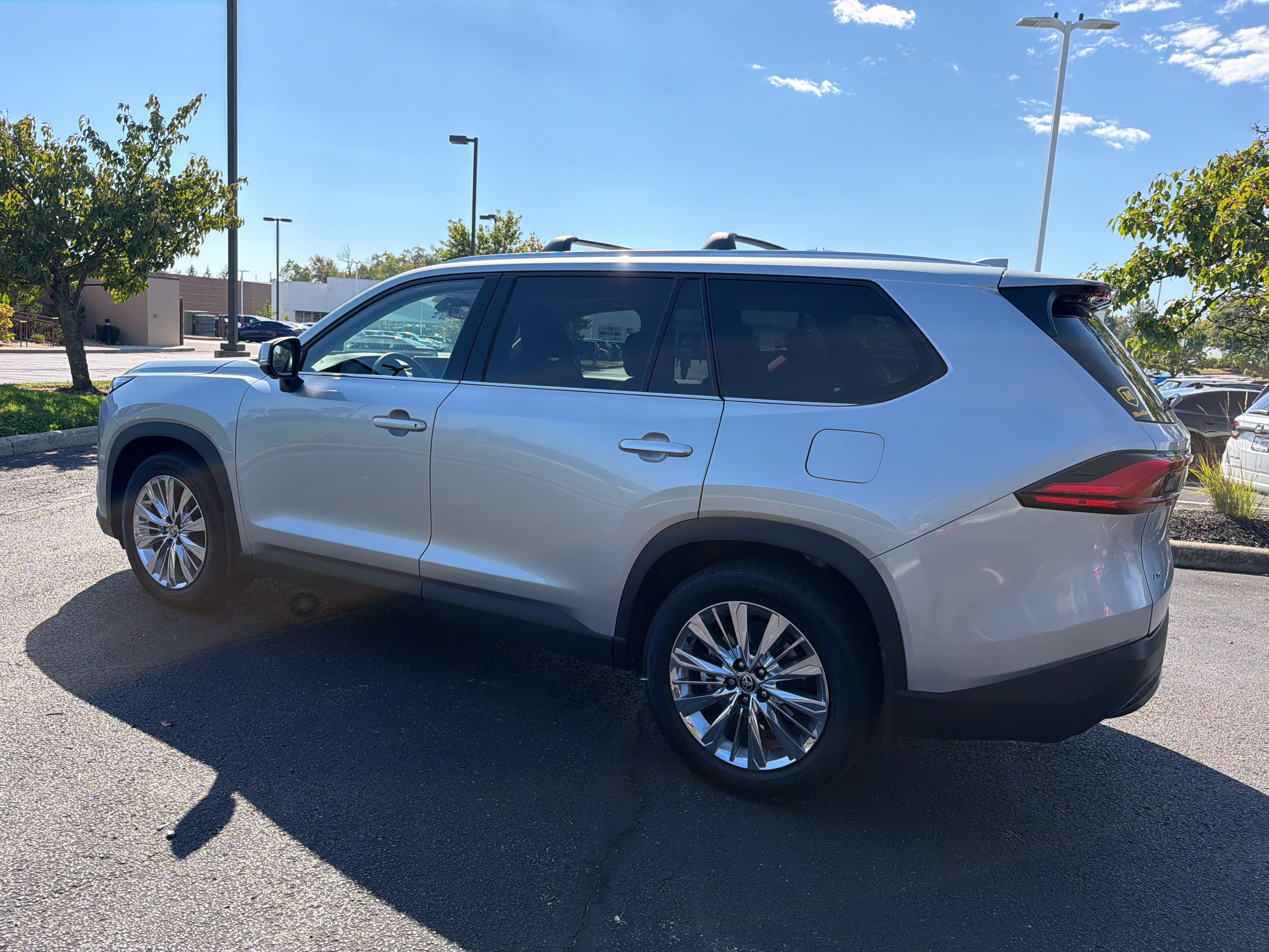 Used 2024 Toyota Grand Highlander AWD image 16