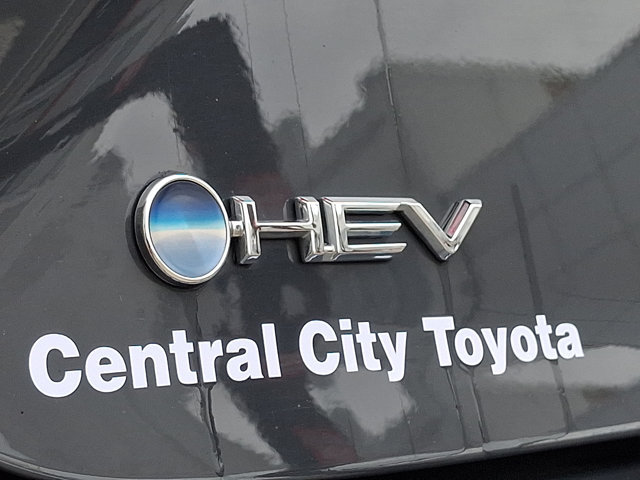 Used 2025 Toyota Camry SE FWD image 29