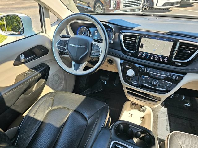 Used 2020 Chrysler Pacifica Limited w/ Tire & Wheel Group FWD image 32