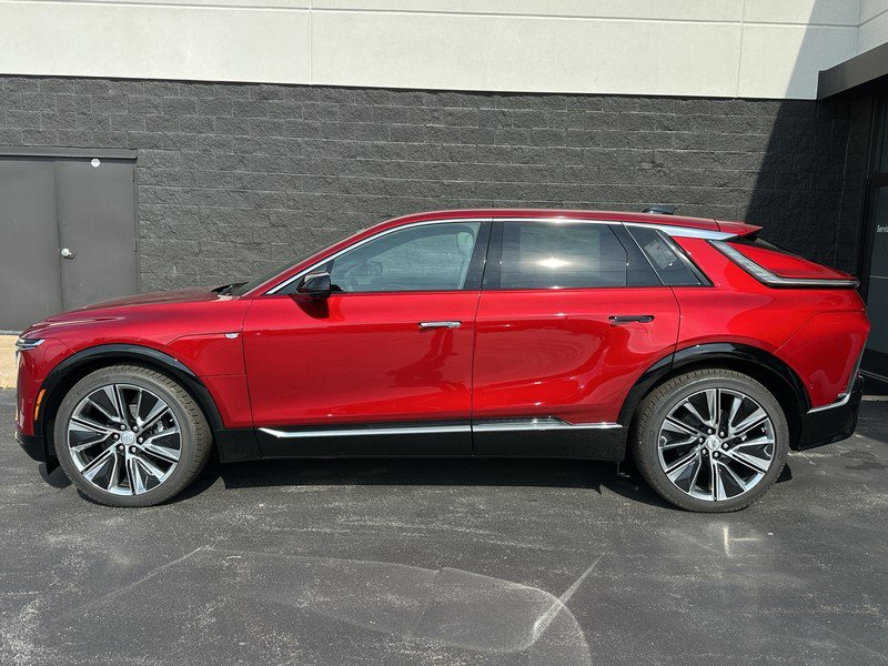 New 2025 Cadillac Lyriq Luxury image 2