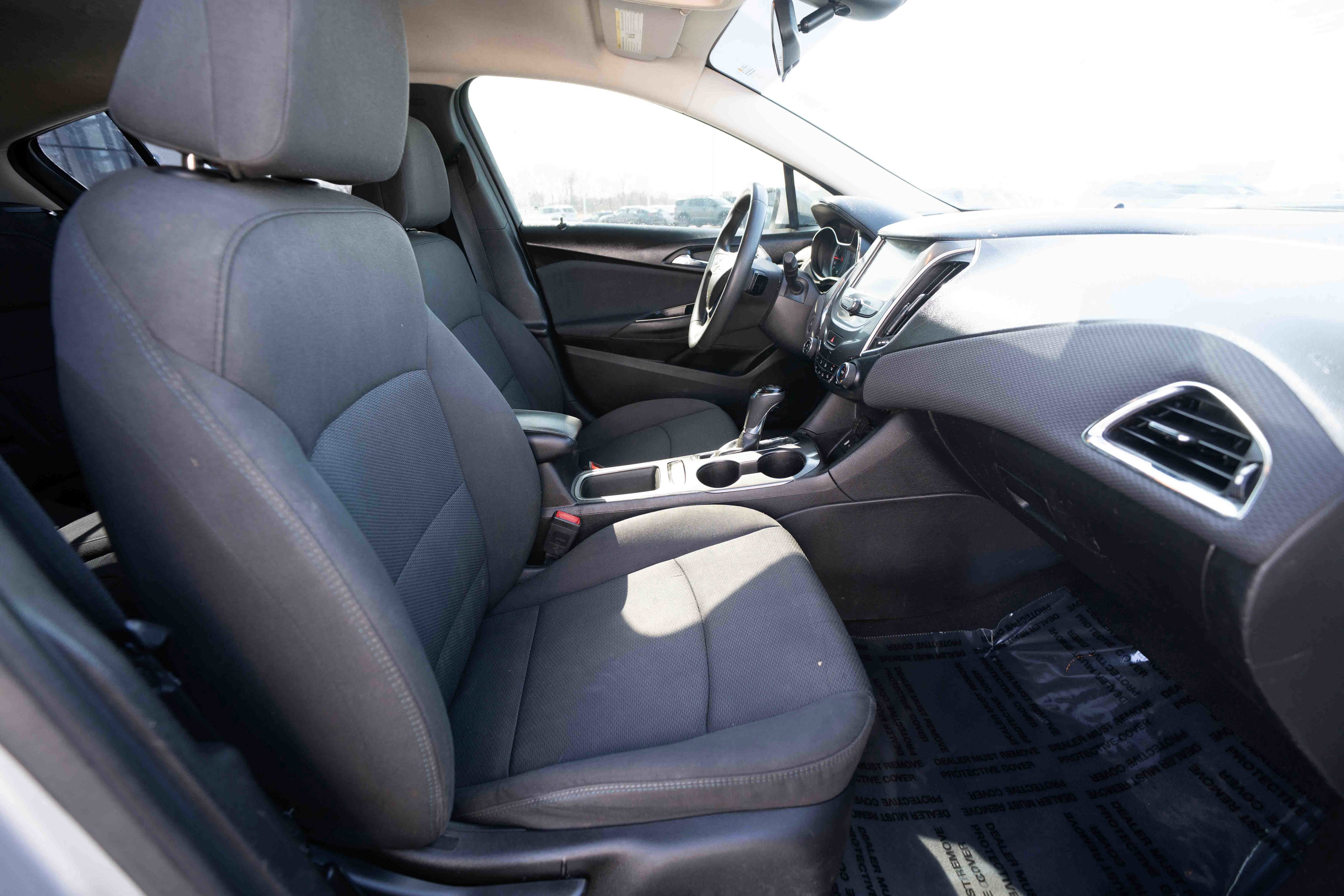 Used 2018 Chevrolet Cruze LT w/ Convenience Package image 26