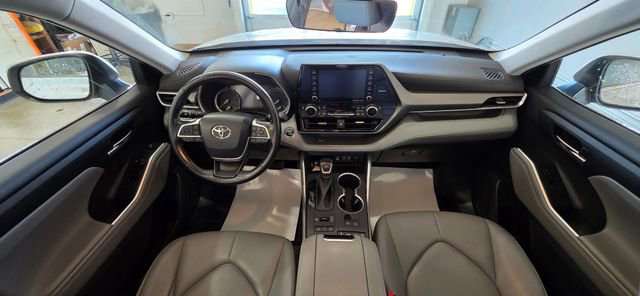 Used 2022 Toyota Highlander XLE image 31