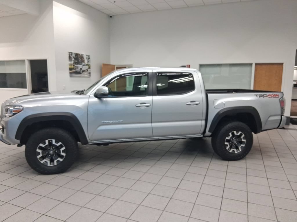 Used 2023 Toyota Tacoma TRD Off-Road w/ Technology Package AWD/4WD image 6