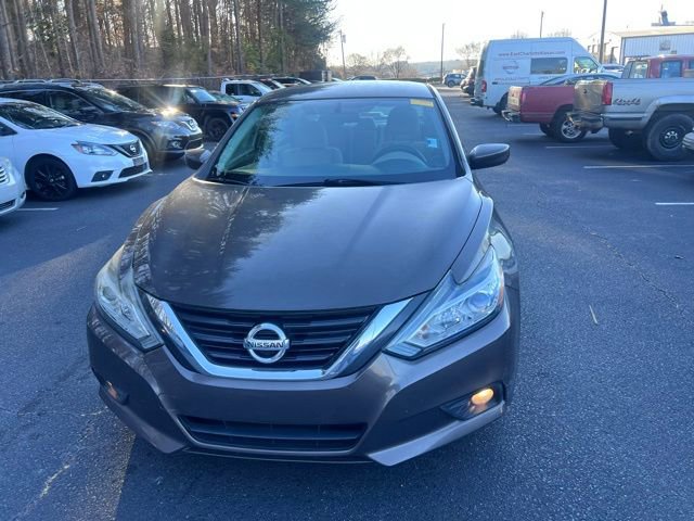Used 2017 Nissan Altima 2.5 SV image 2