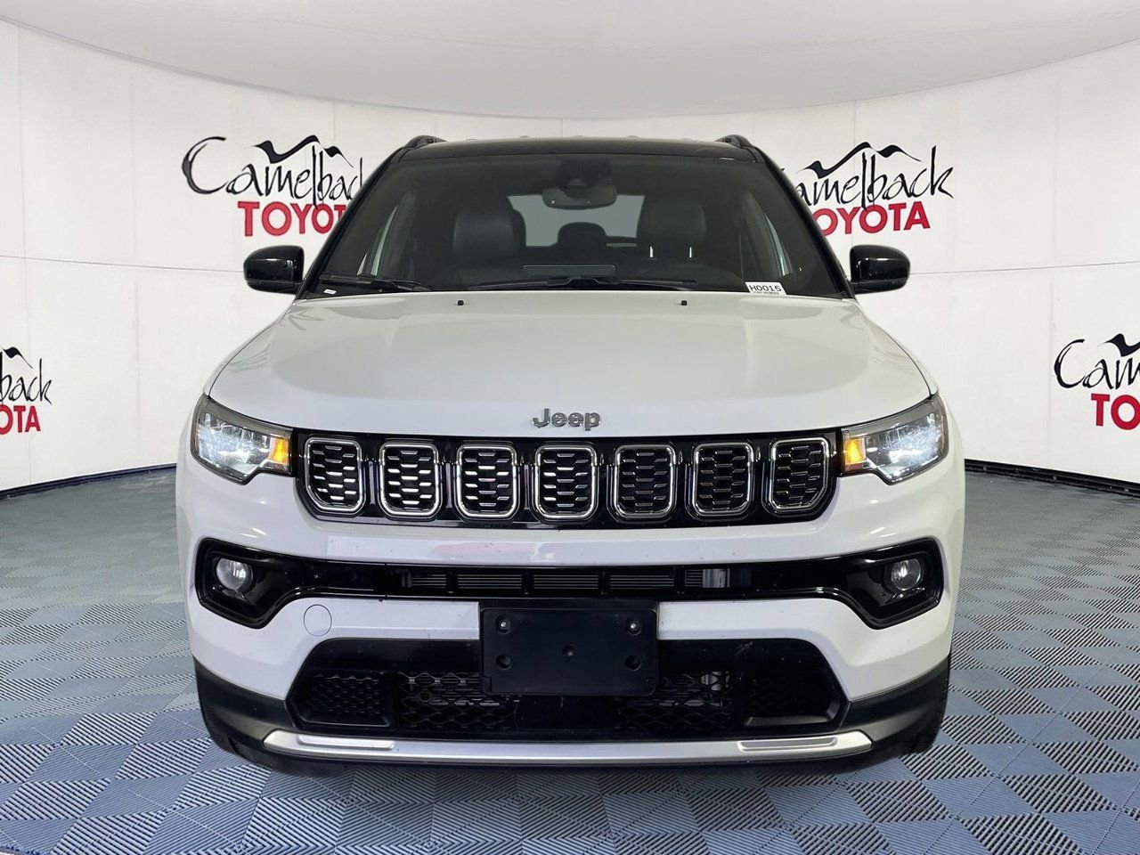 Used 2025 Jeep Compass Limited image 3