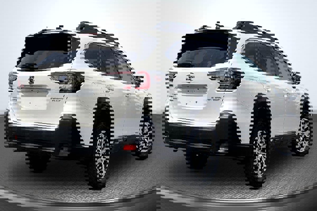 Used 2024 Subaru Outback Premium image 13