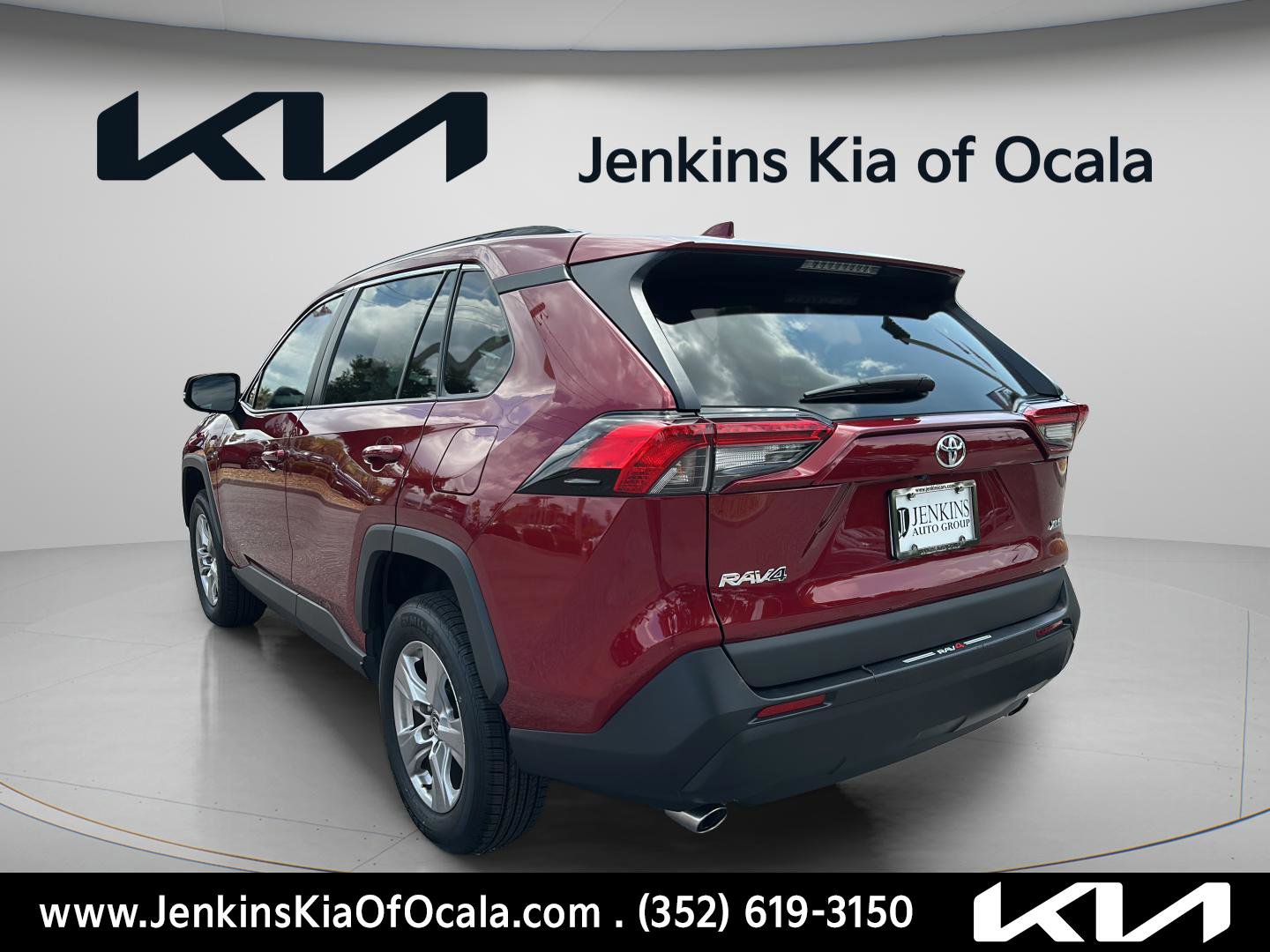 Used 2023 Toyota RAV4 XLE FWD image 5