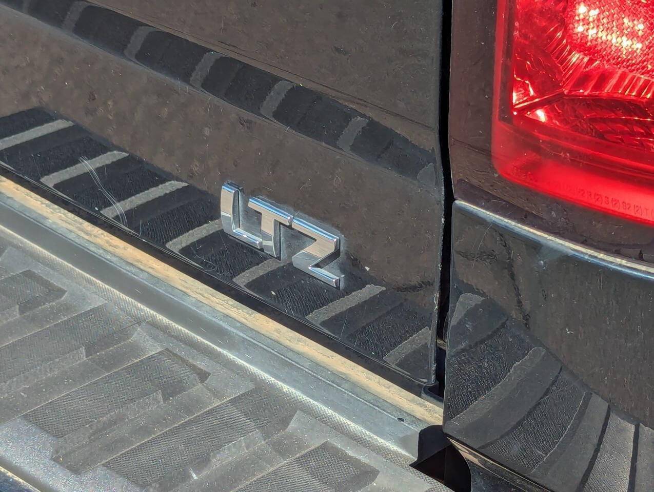 Used 2015 Chevrolet Silverado 1500 LTZ Z71 w/ Midnight Edition AWD/4WD image 9