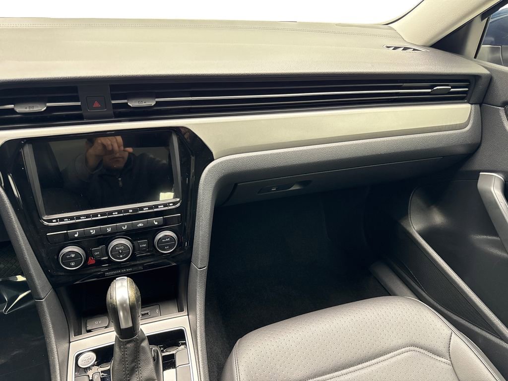 Used 2022 Volkswagen Passat 2.0T SE FWD image 52