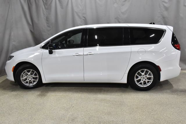 Certified 2025 Chrysler Pacifica Select image 6