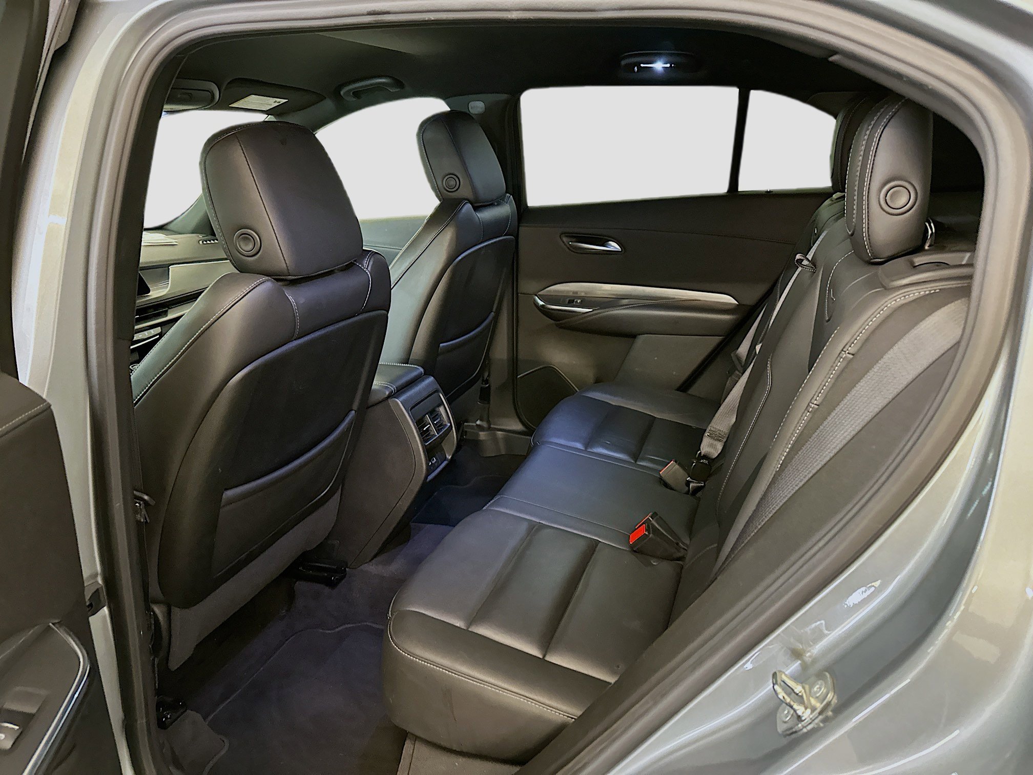 Used 2024 Cadillac XT4 Premium Luxury image 29