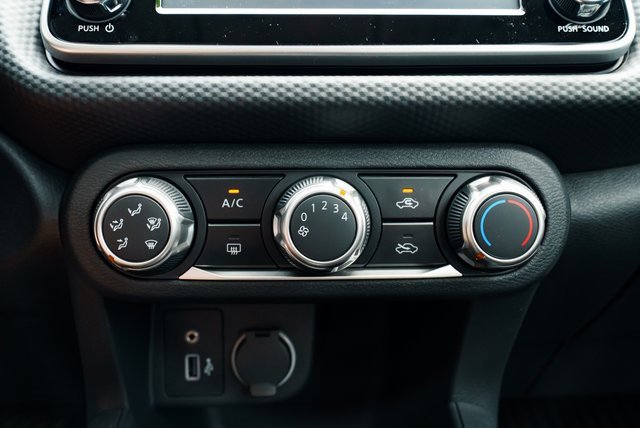 New 2025 Nissan Kicks Play S image 14