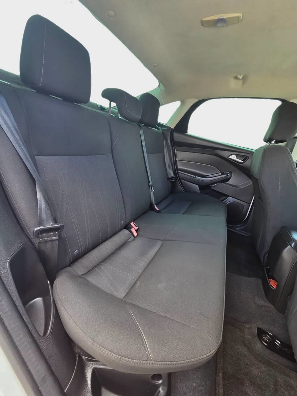 Used 2015 Ford Focus SE FWD image 14