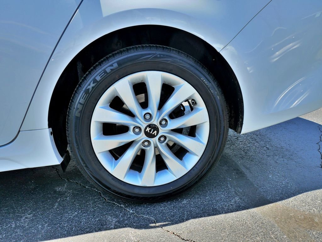Used 2018 Kia Optima S FWD image 9