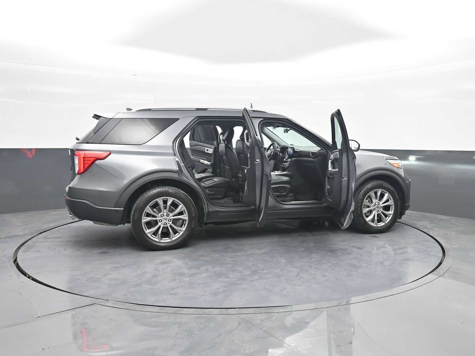 Used 2021 Ford Explorer Limited w/ Equipment Group 301A AWD/4WD image 53