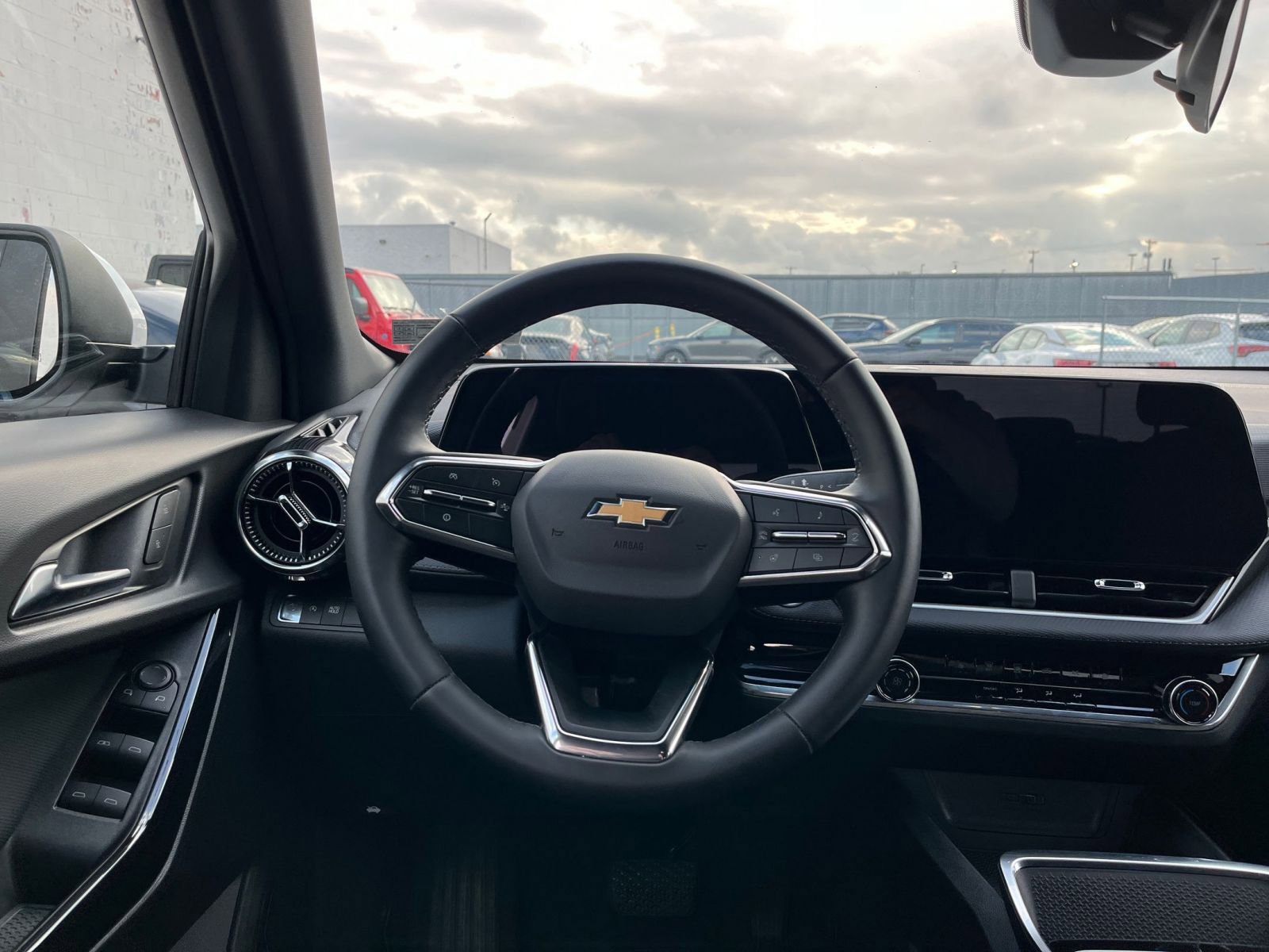 Used 2025 Chevrolet Equinox LT image 27