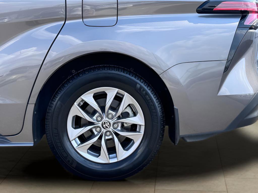 Used 2022 Toyota Sienna XLE w/ XLE Plus Package image 41