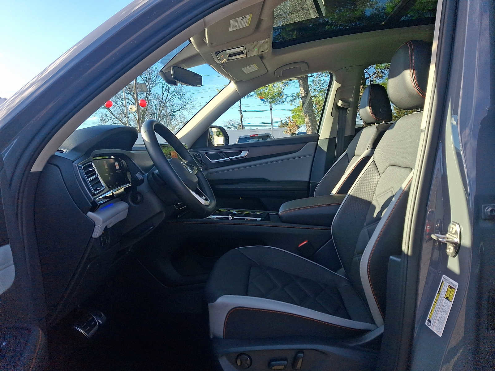 Used 2025 Volkswagen Atlas Peak Edition SE AWD/4WD image 14