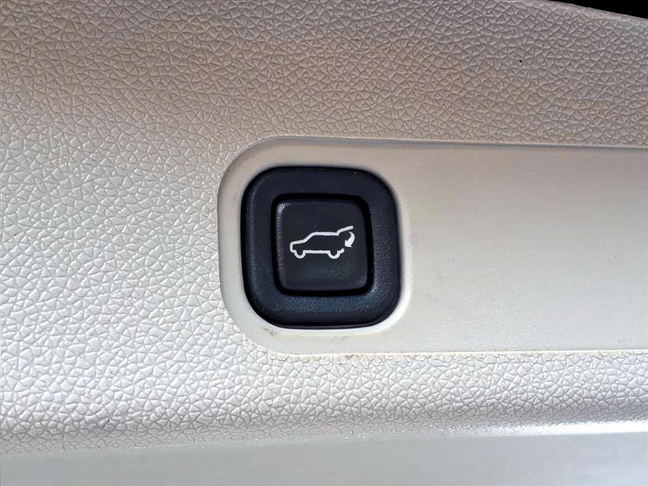 Used 2012 GMC Yukon SLT w/ SLT-2 Equipment Package image 10