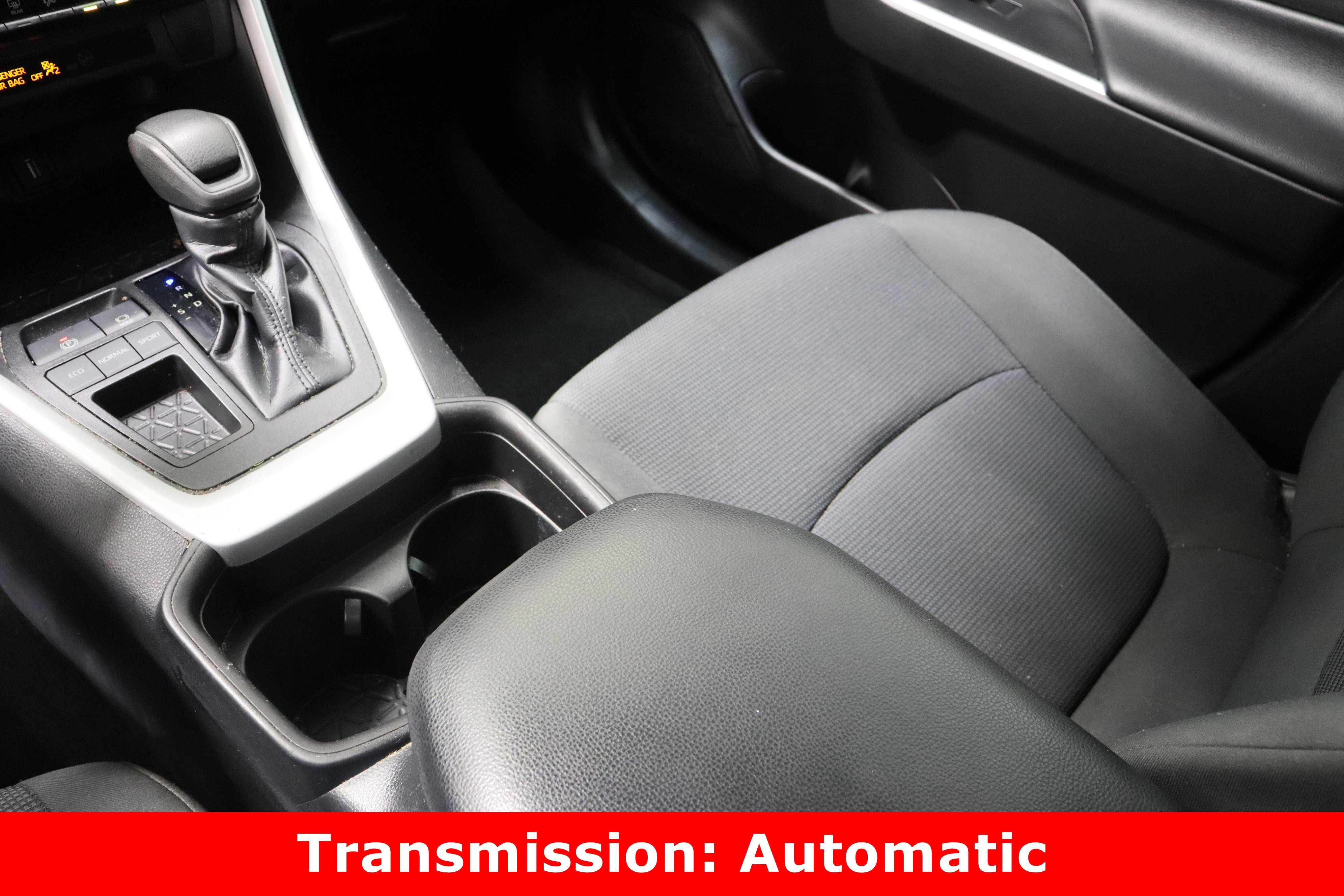 Used 2021 Toyota RAV4 LE w/ Carpet Mat Package (TMS) image 16