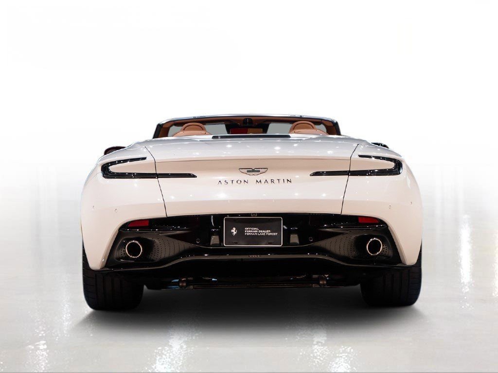 Used 2024 Aston Martin DB12 Convertible image 11