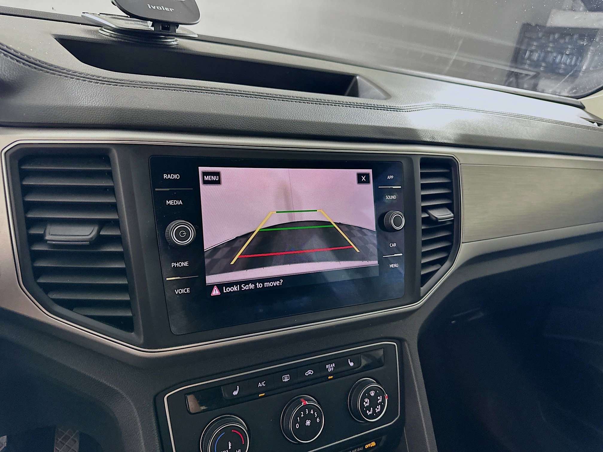 Used 2018 Volkswagen Atlas SE FWD image 22