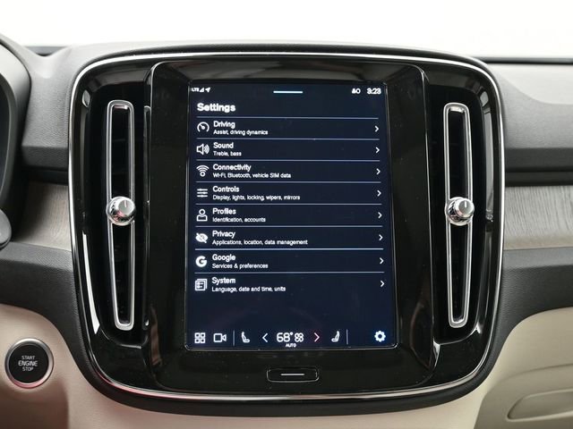 Used 2023 Volvo XC40 B5 Plus image 15