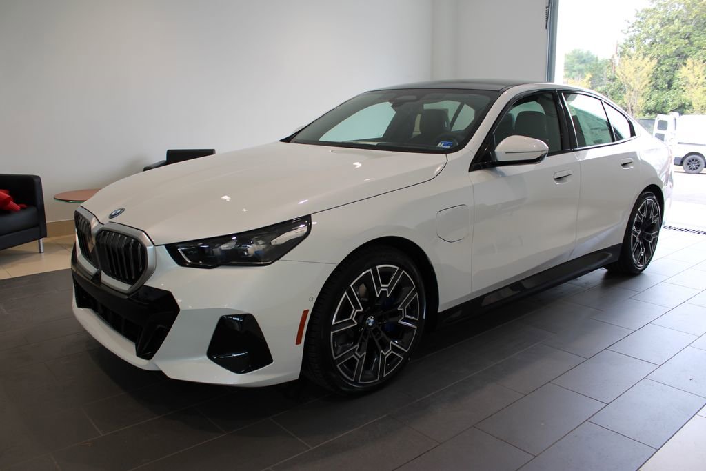 New 2026 BMW 550e xDrive AWD/4WD image 11