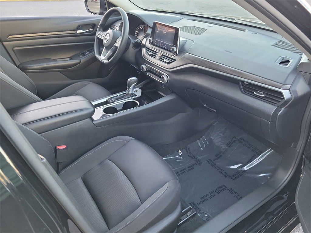 Used 2024 Nissan Altima 2.5 SV image 15